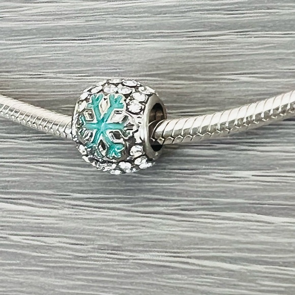 Silver plated blue enamel & paved clear crystal SNOW FLAKE ❄️ bracelet charm - Picture 4 of 6